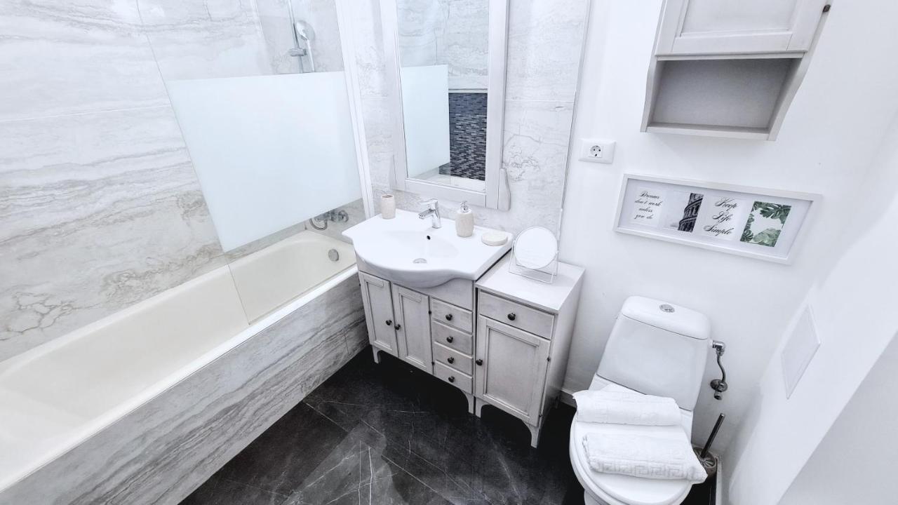 Spacious 5* Luxury In Historic Center Free Parking クルージュ＝ナポカ エクステリア 写真